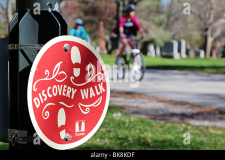 Equitazione biciclette in scenic la linea di cintura a Toronto Foto Stock