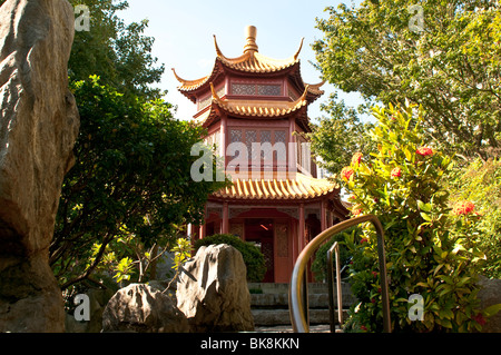 Giardino Cinese con tradizionale pagoda-padiglione di stile, il Gurr - visualizzazione chiara Pavilion, Sydney, Australia Foto Stock