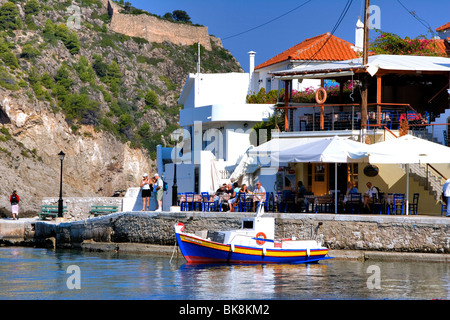 Assos, Cefalonia - uno dei più carini villaggi costieri in Grecia Foto Stock