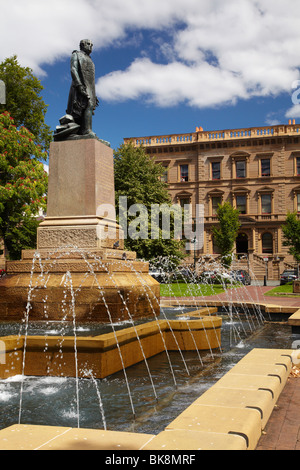 Fontana, Sir John Franklin statua, Franklin Square e Palazzo del tesoro, Hobart, Tasmania, Australia Foto Stock