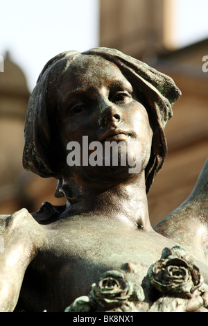 Statue dal celebre scultore Vittoriano Alfred Drury in stile art nouveau bronzi Foto Stock