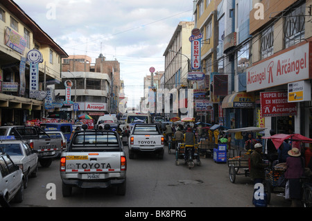 Strade congestionate, Juliaca, insediamento Inca, insediamento Quechua, Perù, America del Sud, America Latina Foto Stock