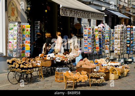 Negozio di souvenir nel quartiere Nikolai, Berlino, Germania, Europa Foto Stock