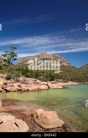 Luna di Miele Bay, Coles Bay e pericoli, Parco Nazionale di Freycinet, Penisola di Freycinet, Est della Tasmania, Australia Foto Stock