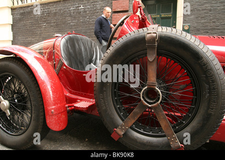 1932 Alfa 8c Monza al di fuori della Londra Alfred Dunhill club in Mayfair per lanciare il sudafricano L'Omarins Rally Foto Stock