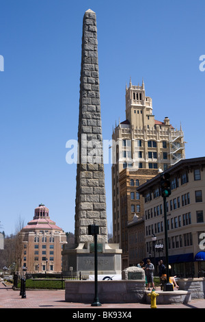 Vance monumento Obelisco, Municipio Jackson edificio sulla piazza Pack di Asheville Carolina del Nord Foto Stock