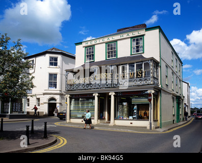 Tradizionale farmacia nel piccolo North Devon città mercato di South Molton Foto Stock