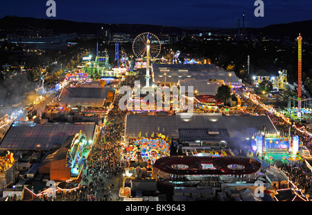 Vista notturna, affacciato Cannstatt Festival, Stoccarda Festa della Birra di Stoccarda, Baden-Wuerttemberg, Germania, Europa Foto Stock