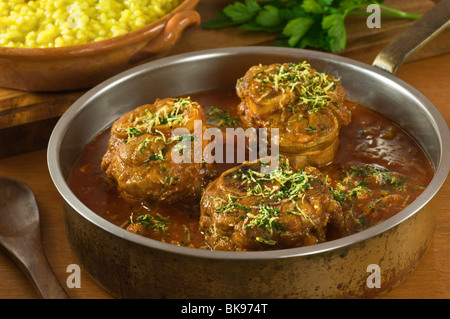 Ossobuco con risotto allo zafferano Italia cibo Foto Stock