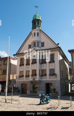 Piazza Marienplatz e Municipio nella città vecchia di Immenstadt, Allgaeu, Baviera, Germania, Europa Foto Stock