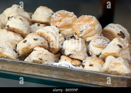 Vassoio di frutta fatta in casa scones Foto Stock