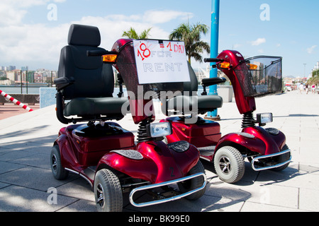 Mobiltà scooter a noleggio nei pressi di nave da crociera a Las Palmas di Gran Canaria Foto Stock