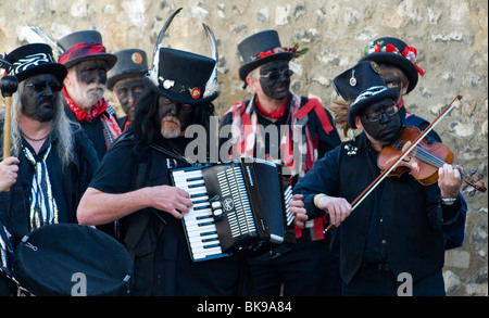 Rogue Morris musicisti di suonare dance tunes per accompagnare la Morris Dance presso la Oxford Folk Festival Foto Stock