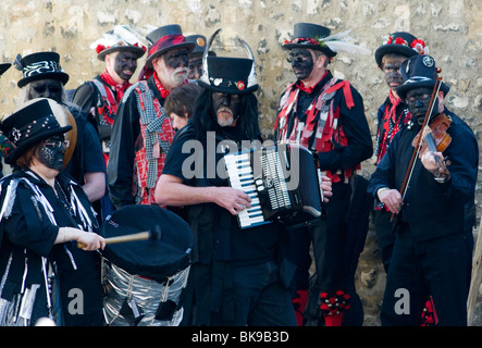 Rogue Morris musicisti di suonare dance tunes per accompagnare la Morris Dance presso la Oxford Folk Festival Foto Stock