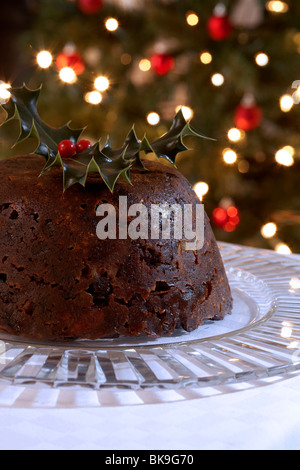 Pudding natalizio con holly Foto Stock