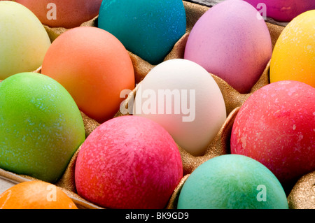 Le uova di pasqua uova colorate Foto Stock