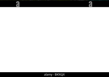 Una vecchia donna ricamare un pattern, Jambiani, Zanzibar, Tanzania Africa Foto Stock