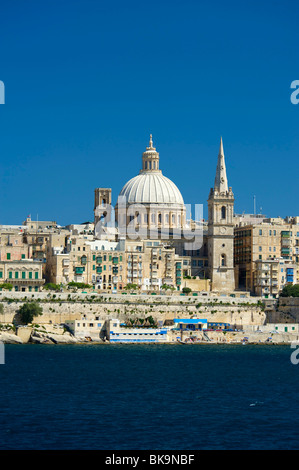 Vista da Sliema sulla Cattedrale di La Valletta, Malta, Europa Foto Stock