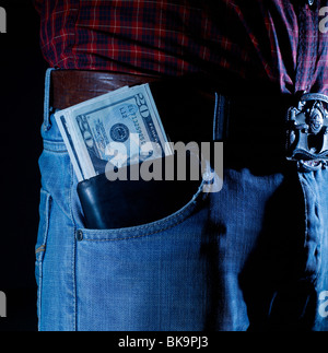 US $ in un portafoglio in Le Mans tasca dei jeans Foto Stock