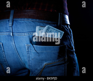 US $ in un portafoglio in Le Mans tasca dei jeans Foto Stock
