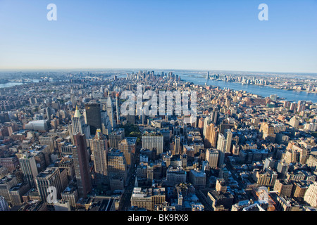 Vista dall'Empire State Building su Manhattan, New York, New York, Stati Uniti d'America Foto Stock