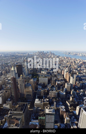 Vista dall'Empire State Building su Manhattan, New York, New York, Stati Uniti d'America Foto Stock