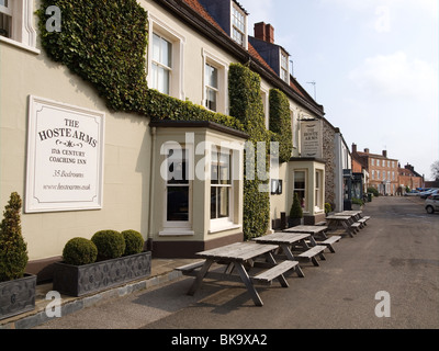 L'Hoste bracci sul verde, nel centro del quartiere alla moda di Burnham Market NORFOLK REGNO UNITO Foto Stock