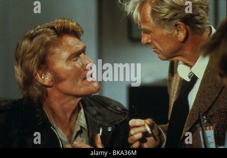 Aeroplano II: il sequel (1982) aereo 2 (ALT) CHUCK CONNORS, LLOYD PONTI AP2 007 Foto Stock