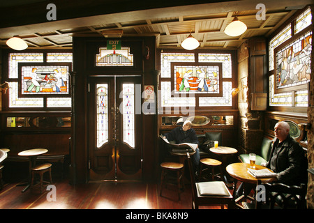 Il Lismore Lounge Pub, Dumbarton Road, Glasgow, Scozia Foto Stock