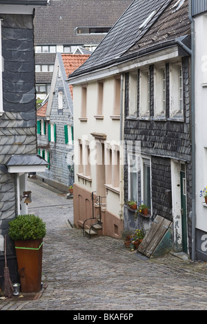 Ardesia e case con travi di legno, Solingen Graefrath, Germania Foto Stock