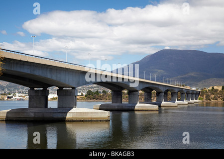 Ponte Bowen, Fiume Derwent e del Monte Wellington, Hobart, Tasmania, Australia Foto Stock