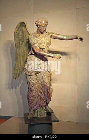 Ii secolo D.C. Romana statua di bronzo conosciuta come Vittoria Alata di Brescia o vittoria alata nel Museo di Santa Giulia di Brescia Foto Stock