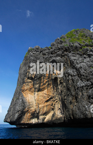 Isola di calcare nei pressi di El Nido, PALAWAN FILIPPINE, sud-est asiatico Foto Stock