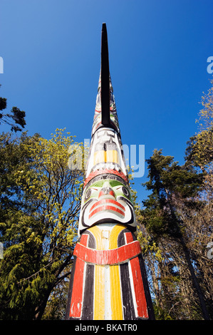 Uno dei più alti totem poles in Canada Beacon Hill Park, Victoria, Isola di Vancouver, British Columbia, Canada Foto Stock