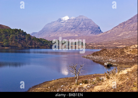 Famosa montagna Torridon Liathach da Loch Clair in Glen Torridon Highlands Scozzesi. Foto Stock