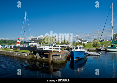 Yacht & barche in Crinan Canal a Crinan Argyll & BUte Scozia Scotland Foto Stock