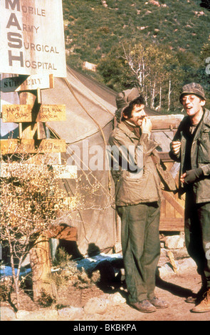 M.A.S.H. (1970) MASH (ALT) Elliott Gould Donald Sutherland MSH 015 Foto Stock