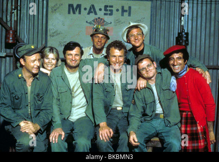 M.A.S.H.(TV) MASH (ALT) LARRY LINVILLE,LORETTA SWIT,ALAN ALDA,MCLEAN STEVENSON,WAYNE ROGERS,WILLIAM CHRISTOPHER,GARY Foto Stock