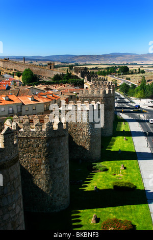 Famosa e antica mura medievali della città di Avila, Spagna Foto Stock