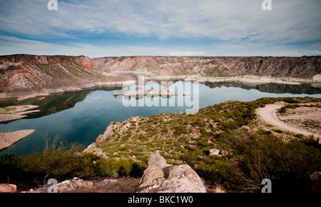 Grande Valle Dam (Dique de Valle Grande) a San Rafael, Mendoza, Argentina. Al centro si può vedere "il sommergibile' Foto Stock