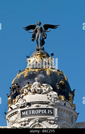 Il Metropolis angolo con Calle de Alcalá e la Gran Vía. Madrid Spagna Neo architetti barocchi Jules e Raymond Février Foto Stock