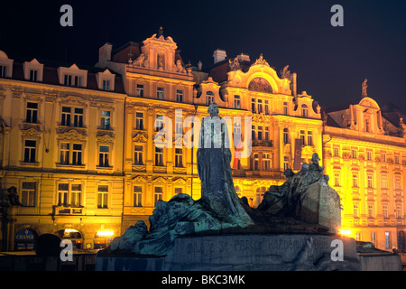 Monumento a Jan Hus, Piazza della Città Vecchia di Praga, Repubblica Ceca Foto Stock