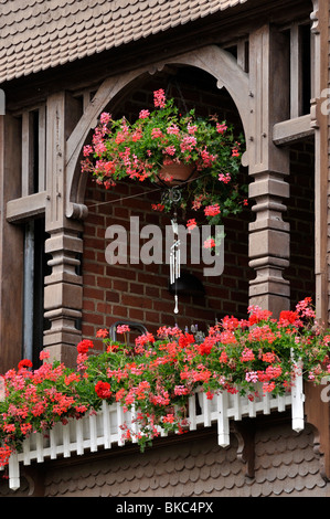 Balcone con gerani Foto Stock