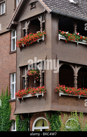 Balcone con gerani Foto Stock