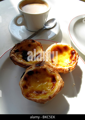 Portoghese crostate di crema pasticcera. Foto Stock