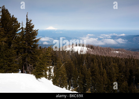 Tappo di cloud da Cooper sperone Area, Il Monte Adams in background, Mount Hood National Forest - Monte Cofano, Oregon Foto Stock