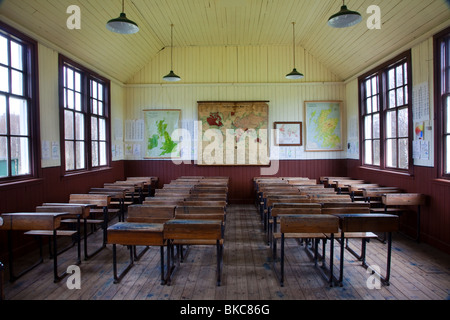 Scuola di vuoto degli anni cinquanta Classroom in Highland Folk Museum, Visitatore attrazione, Newtonmore, Speyside, Scotland, Regno Unito Foto Stock