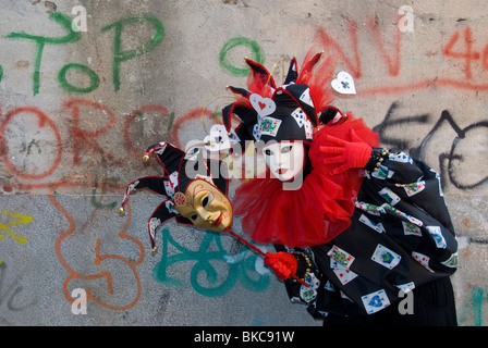 In costume di carnevale partecipante del Gesuiti quartiere di Venezia, Italia Foto Stock