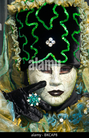 In costume di carnevale partecipante del Gesuiti quartiere di Venezia , Italia Foto Stock