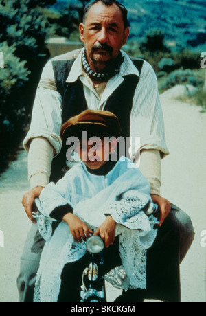 CINEMA PARADISO (1988) Philippe Noiret, SALVATORE CASCIO CMPO 010 Foto Stock